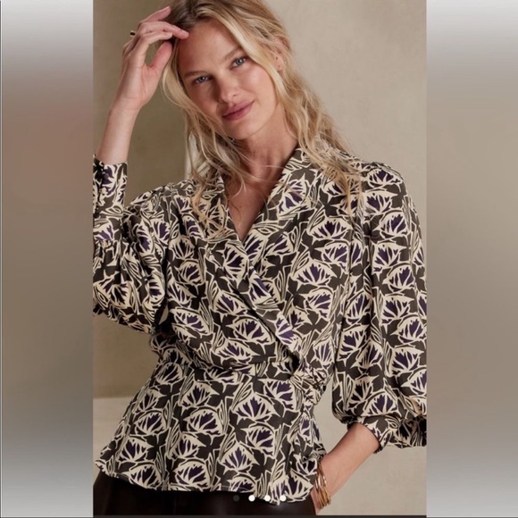 NWT Silky Banana Republic Blouse - Picture 2 of 5